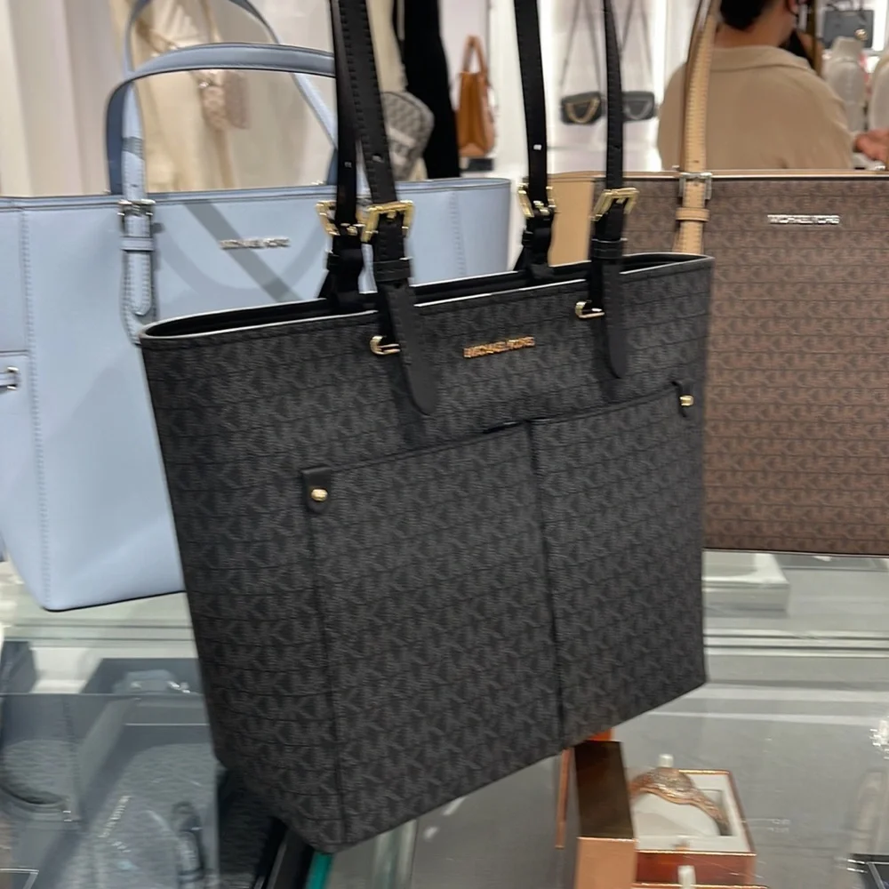 MICHAEL KORS JET SET TRAVEL MEDIUM DOUBLE POCKET TOTE 
BLACK SIGNATURE
NWT - Picture 2 of 16
